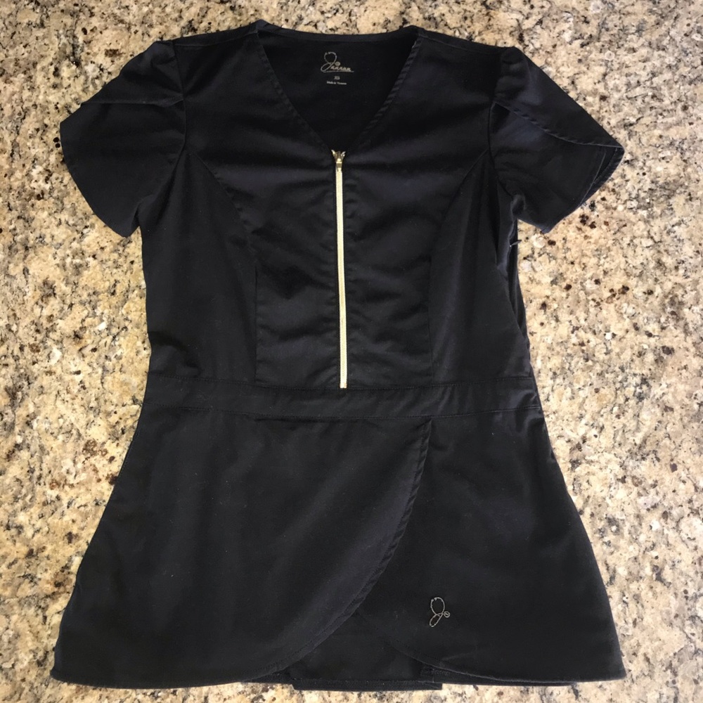 Jaanuu Scrub Top
